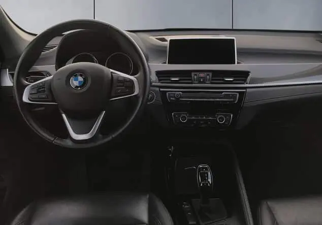 Angebotsdetails BMW X1 X1 sDrive 18i, Automatik, Navi, AHK, PDC, Ledersitze Mineralgrau metallic