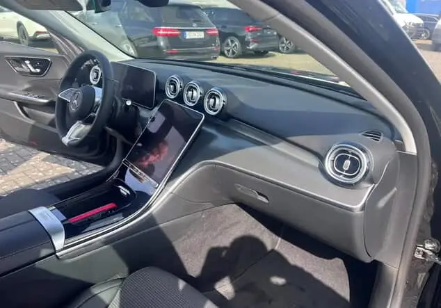 Angebotsdetails Mercedes-Benz C-Klasse C 180 T-Modell AVANTGARDE, Automatikgetriebe 9G-Tronic, aktiver Abstandsassistent, Klimaautomatik, SHZ, Schwarz