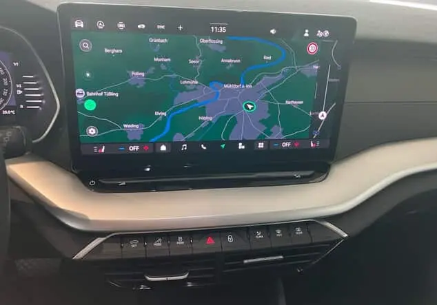 Angebotsdetails Skoda Octavia Combi 2.0TDI 150PS SELECTION AHK.KAMERA.NAVI.SHZG.2xPDC.ACC Schwarz-Magic Perleffekt