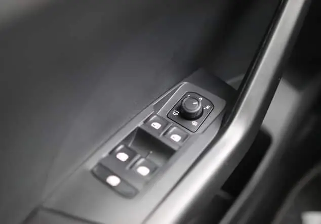 Angebotsdetails Volkswagen T-Cross 1.0 TSI LIFE *ACC*Kamera*APP Reef Blue Metallic