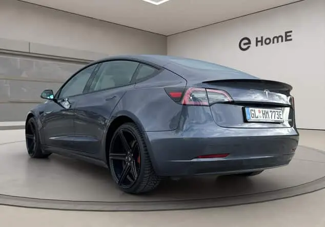 Angebotsdetails Tesla Model 3 Performance grau