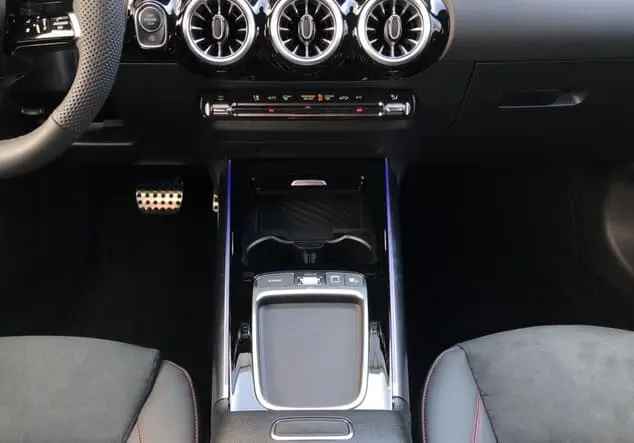 Angebotsdetails Mercedes-Benz GLA 200 AMG-Line ++sofort verfügbar++ Blau-lack spektralblau