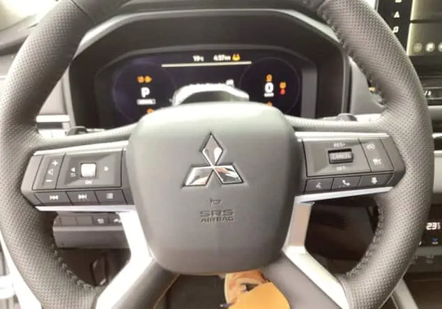 Angebotsdetails Mitsubishi Outlander Plug-in Hybrid TOP 2,4l Titan-Weiss/Panther-Schwarz (Schwarz)