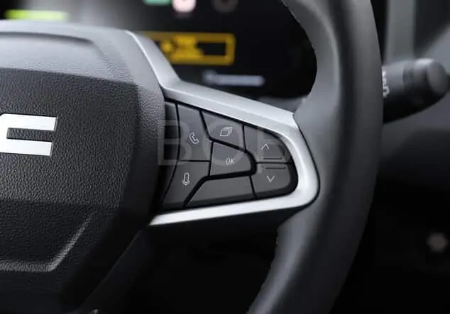Angebotsdetails Dacia Duster Extreme HYBRID 140 KLIMA BT Perlmutt-Schwarz (Schwarz)