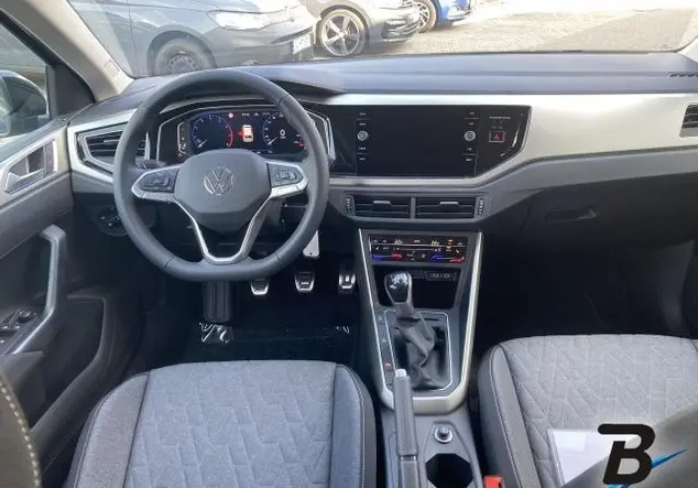 Angebotsdetails Volkswagen Polo 1.0 TSI Move IQ Light App ParkAss Cockpit Grau