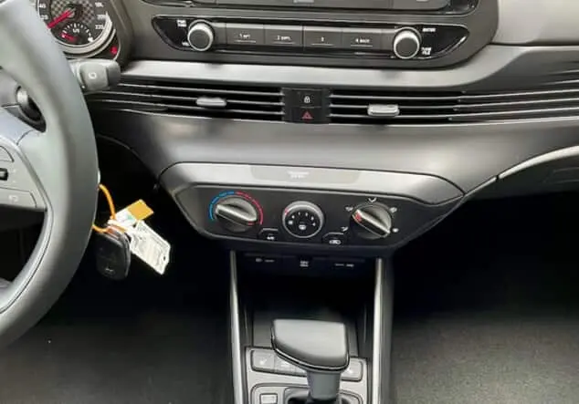 Angebotsdetails Hyundai i20 i20 *PDC*KLIMA*SITZ+LENKRADHEIZ*AUTOMATIK* ROT