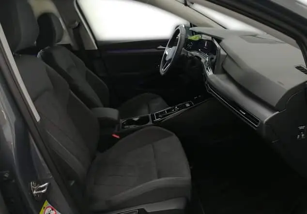 Angebotsdetails Volkswagen Golf Golf VIII STYLE 2.0TDI 150PS ACC.AHK.KAMERA.NAVI+VC.LED.LKRD-HZG.SH Delfingrau Metallic