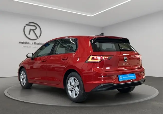 Angebotsdetails Volkswagen Golf VIII 1.5 eTSI Life / RFK Rot (Kings Red Metallic)