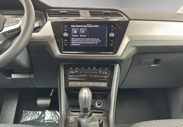 Angebotsdetails Volkswagen Touran 1.5TSI DSGR-Line RfK Schwarz (Grenadillschwarz Metallic)