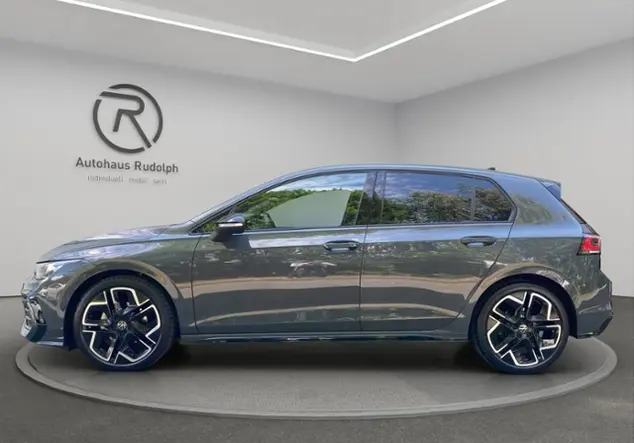 Angebotsdetails Volkswagen Golf VIII 2.0 TDI R-Line +BLACK STYLE+MATRIX Grau (Delfingrau Metallic)