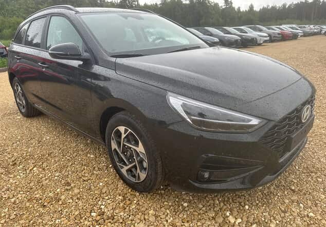 Angebotsdetails Hyundai i30 Kombi Hyundai Wagon Family 1.5 T-GDI MHEV 103 kW (140 PS) 7-Gang-DSG Frontantrieb Abyss Black Pearl