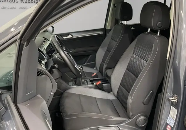 Angebotsdetails Volkswagen Touran 2.0 TDI Active / Grau (Delfingrau Metallic)
