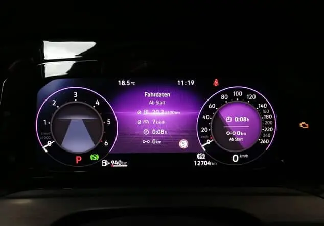 Angebotsdetails Volkswagen Golf Golf VIII STYLE 2.0TDI 150PS ACC.AHK.KAMERA.NAVI+VC.LED.LKRD-HZG.SH Delfingrau Metallic