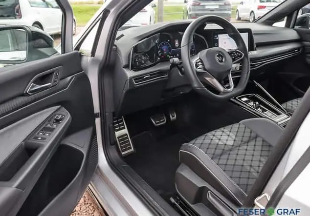 Angebotsdetails Volkswagen Golf 2.0 TSI R-Line BlackStyle AHK/Matrix Reflexsilber Metallic