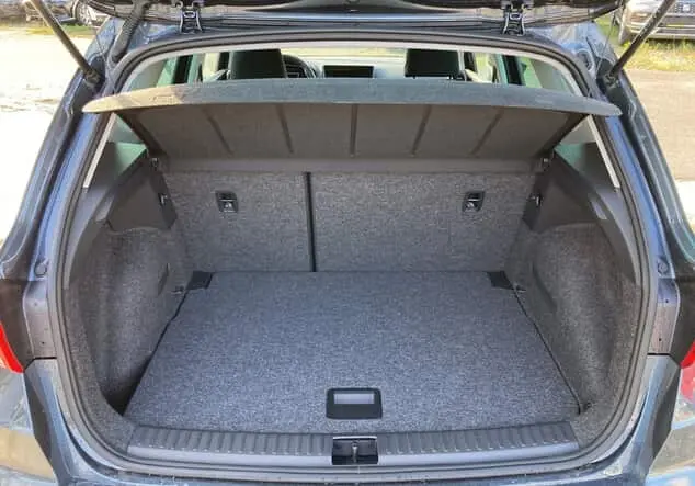 Angebotsdetails Seat Arona 1.0 TSI Style Edition Edition 1.0 TSI 85 kW (116 PS) 7-Gang- Schwarz, Weiß, Grau