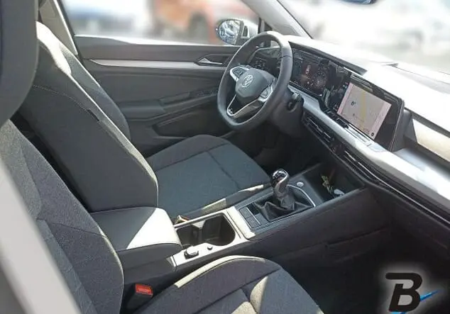 Angebotsdetails Volkswagen Golf VIII Variant 1.5 TSI Life AHK+LED-Plus+ACC+ Silber