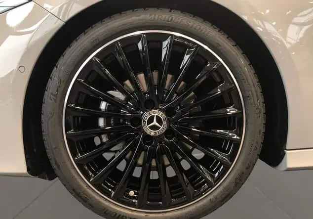 Angebotsdetails Mercedes-Benz A 200 AMG-Line + Nightpaket Grau manufaktur lack manufaktur alpingrau uni