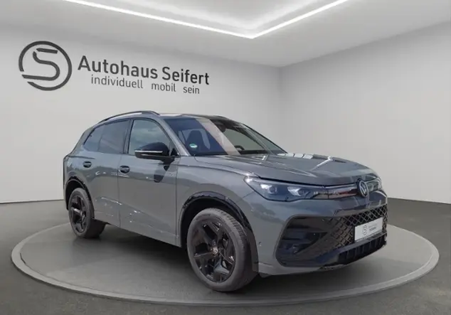 Angebotsdetails Volkswagen Tiguan 1.5 TSI eHybrid 150 kW R-Line Grau (DELFINGRAU)