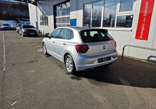 Angebotsdetails Volkswagen Polo VI 1,0 TSI Highline R-Line Silber (Reflexsilber Metallic)