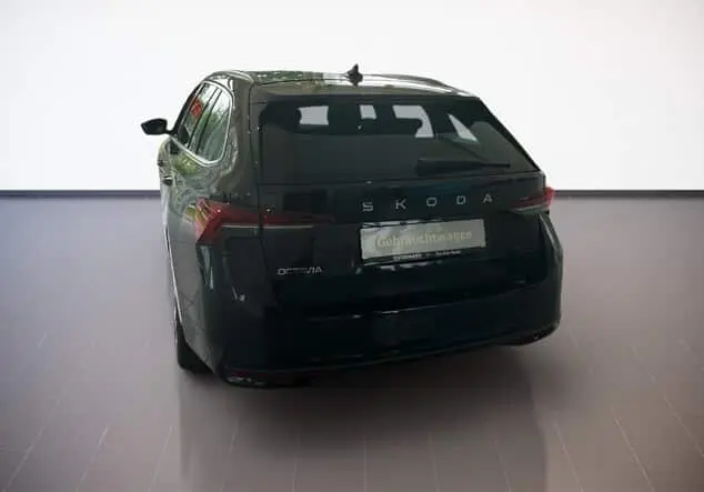 Angebotsdetails Skoda Octavia Combi 2.0TDI 150PS SELECTION AHK.KAMERA.NAVI.SHZG.2xPDC.ACC Schwarz-Magic Perleffekt