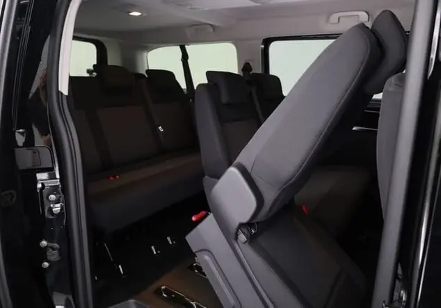 Angebotsdetails Opel Vivaro Opel Kombi 9-Sitzer Lang 2.0 BlueHDi 180 130 kW (177 PS) 8-Gang Automatikgetriebe Diesel Karbon Schwarz (Metallic)