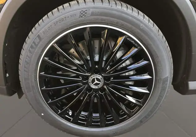 Angebotsdetails Mercedes-Benz GLC 300 4MATIC ++sofort verfügbar++ Metalliclack obsidianschwarz