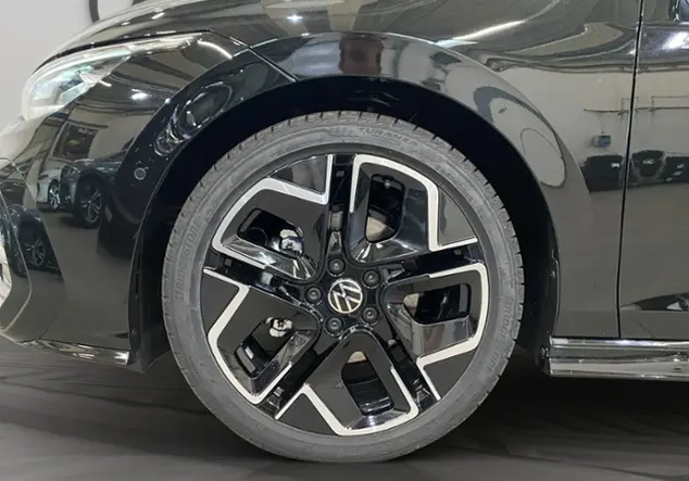 Angebotsdetails Volkswagen Golf R-Line 1.5 eTSI KLIMA ALU Schwarz (Grenadillschwarz Metallic)