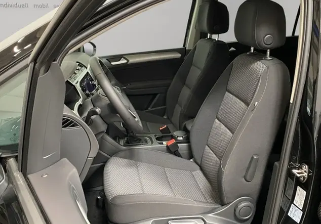 Angebotsdetails Volkswagen Touran Comfortline 1.5 TSI KLIMA NAVI AL Schwarz (Grenadillschwarz Metallic)