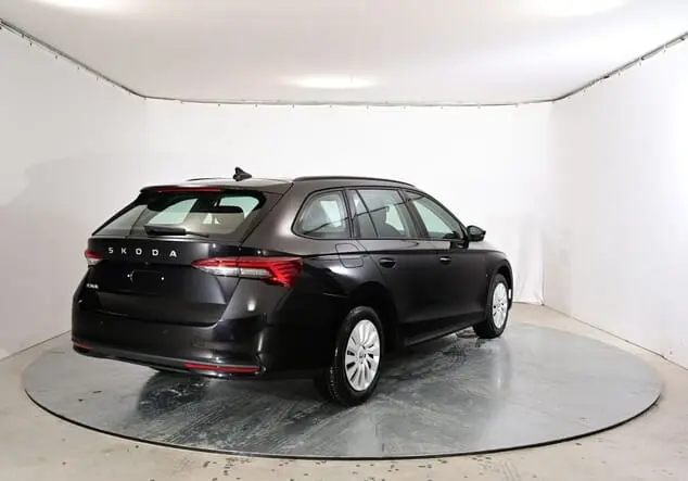 Angebotsdetails Skoda Octavia Combi Skoda Octavia Combi Essence 1.5 TSI 85 kW (116 PS) 7-Gang-DSG Black Magic Perleffekt