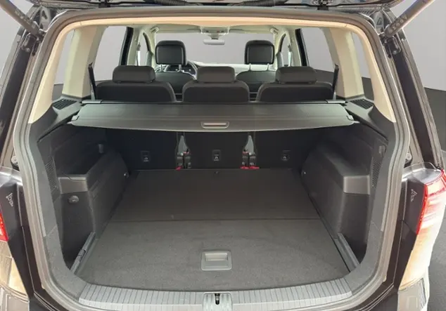 Angebotsdetails Volkswagen Touran 1.5TSI DSGR-Line RfK Schwarz (Grenadillschwarz Metallic)