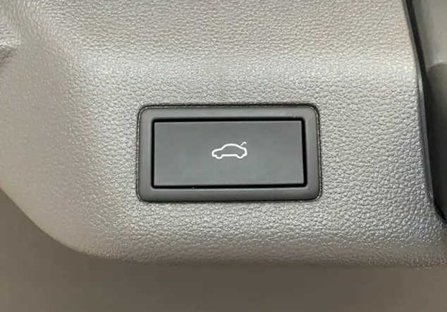 Angebotsdetails Volkswagen T7 Multivan 2.0 TDI Life Langer Ãberhang KLI Grau (Indiumgrau Metallic)