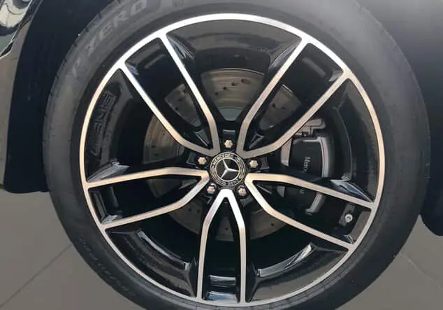 Angebotsdetails Mercedes-Benz GLE 450 4MATIC ++verfügbar ab 25.09.2025++ Metalliclack obsidianschwarz